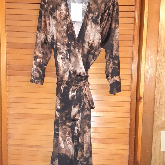 Lularoe Michele 2xl Wrap Dress. Brown and Gold mingled design. - Picture 7 of 10